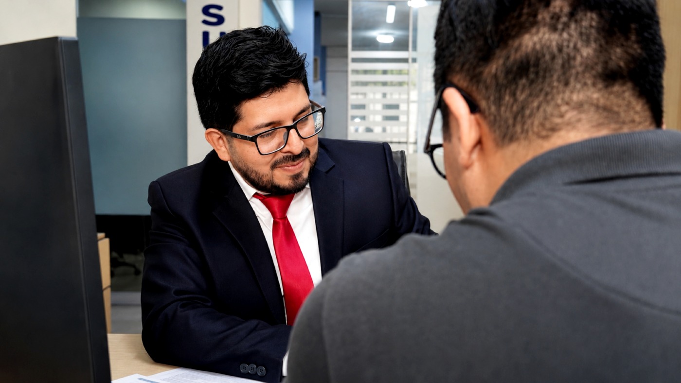 Atención al cliente en oficina Aricruz